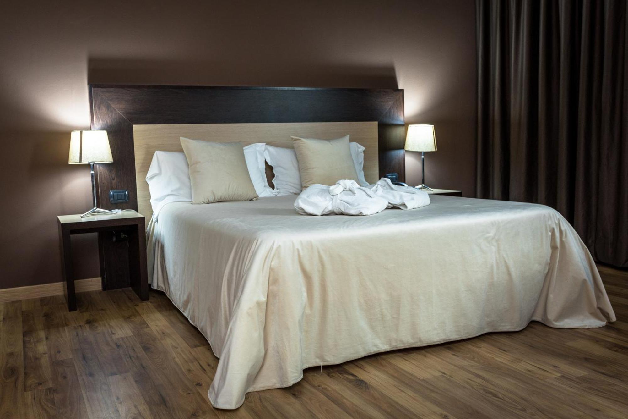 Hotel Don Camillo Брешелло Экстерьер фото
