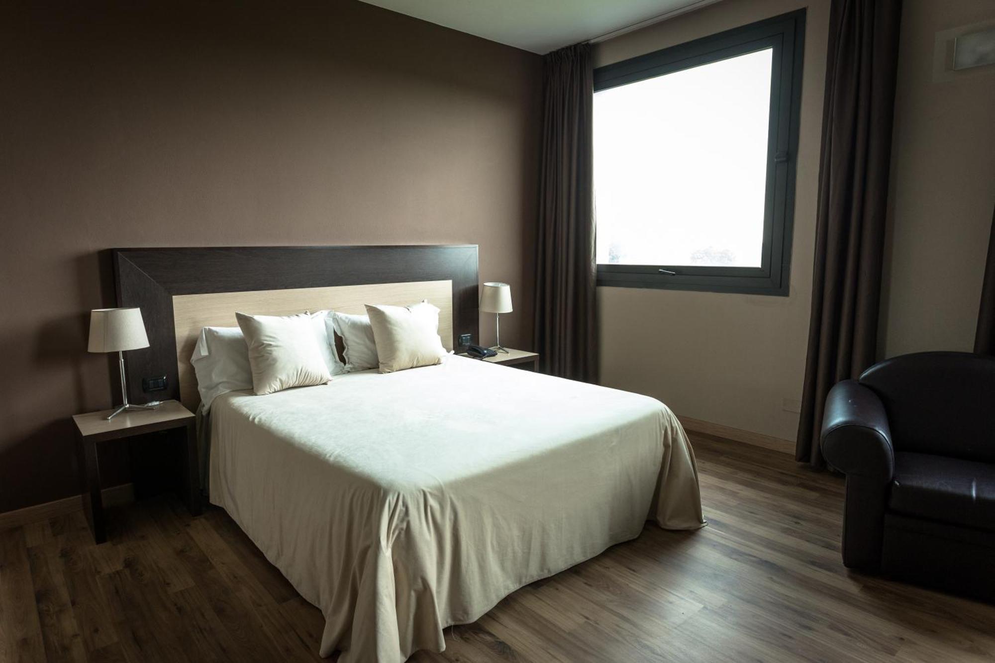 Hotel Don Camillo Брешелло Экстерьер фото