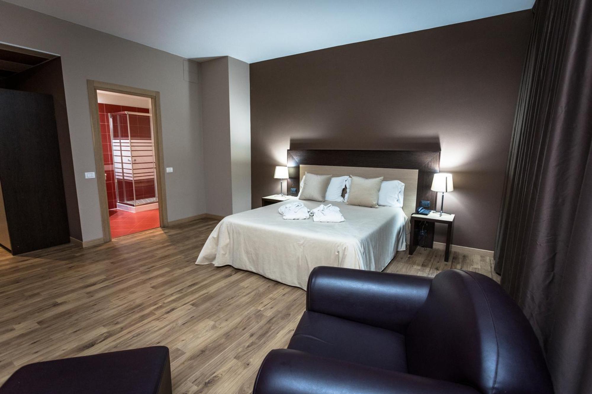 Hotel Don Camillo Брешелло Экстерьер фото