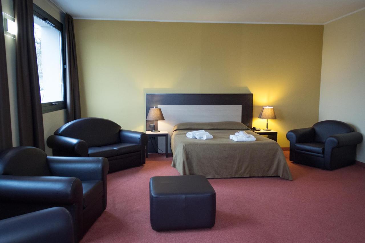 Hotel Don Camillo Брешелло Экстерьер фото