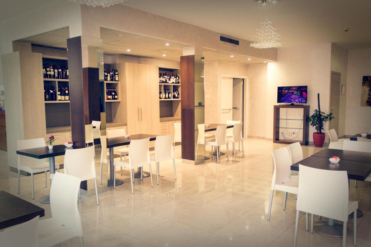 Hotel Don Camillo Брешелло Экстерьер фото