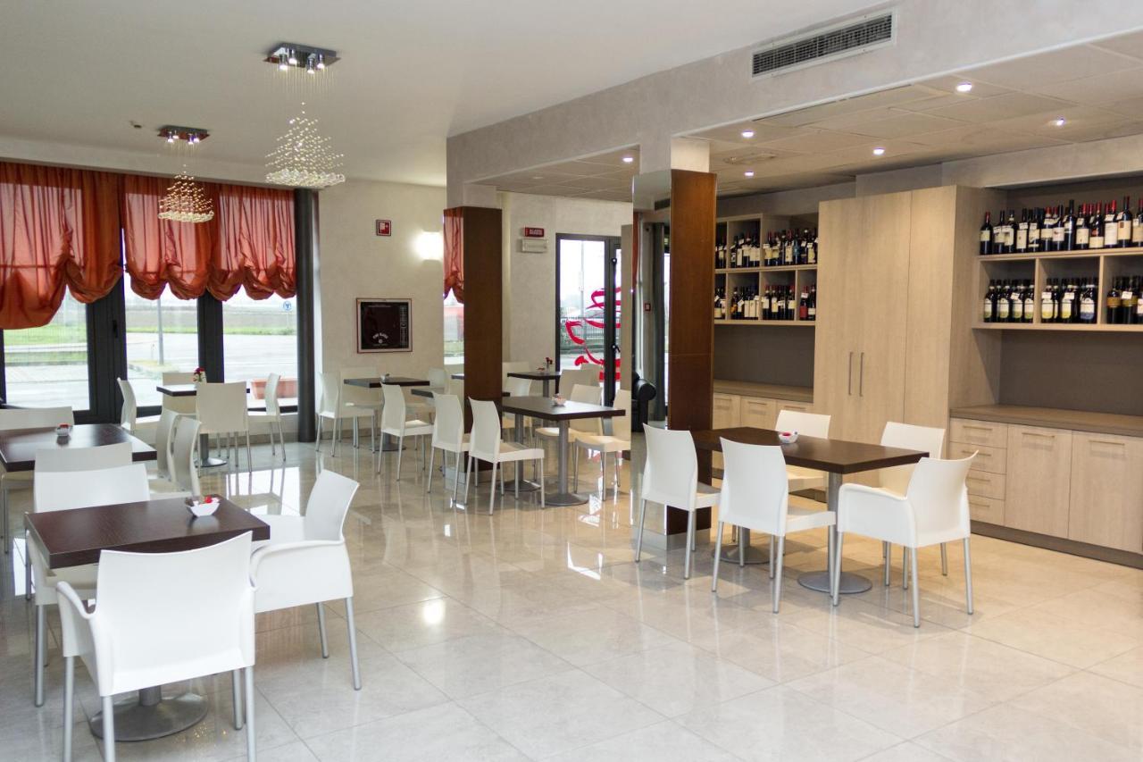 Hotel Don Camillo Брешелло Экстерьер фото